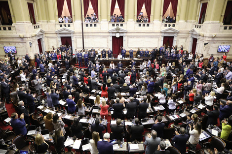 Los diputados Agustín Rossi y Axel Kicillof antes del inicio de la sesión especial para tratar el golpe de Estado en Bolivia.  