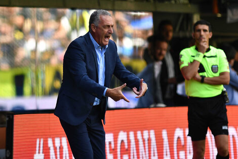 La pelota no entraba y Alfaro se enojó en la práctica de Boca
