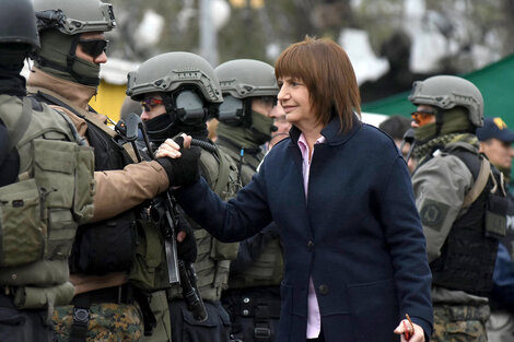 Patricia Bullrich en junio de 2017, durante un operativo en la Villa 1-11-14.