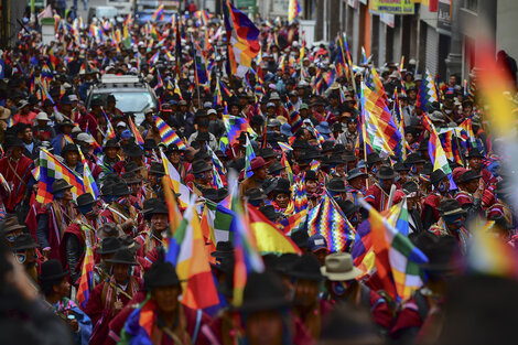 Simpatizantes de Evo Morales marchan por las calles de La Paz.