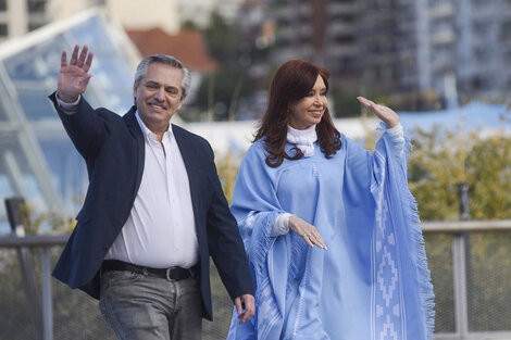 Los integrantes de la fórmula presidencial juntos en el cierre de campaña en Mar del Plata.