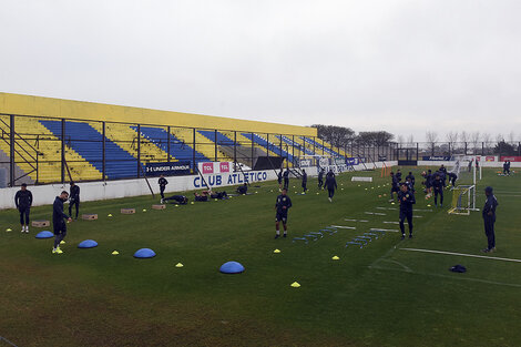 La barra visitó al plantel en un entrenamiento como si nada.