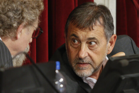 El senador Carlos Caserio.