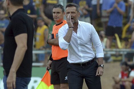 En la práctica de ayer el técnico canaya descartó a Riaño para el lunes por la lesión muscular.
