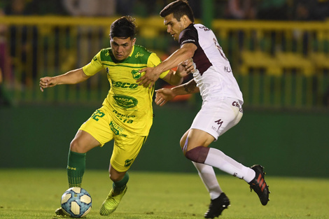 Superliga: Lanús cayó ante Defensa y no pudo cortarse en la cima