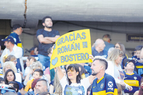 Los carteles que aparecieron en el estadio a favor de Juan Román Riquelme.