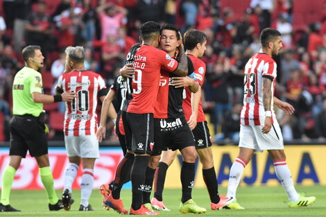 Con un gran Pulga Rodríguez, Colón le ganó a Estudiantes