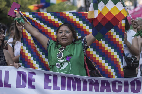 El movimiento feminista marchó a favor de los pueblos latinoamericanos