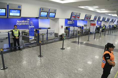 Los trabajadores aeronáuticos protestan por la pérdida de empleo en el sector.