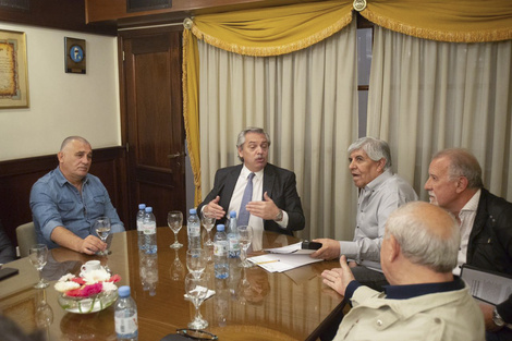 Alberto Fernández se reunió con Hugo Moyano y cuarenta gremios