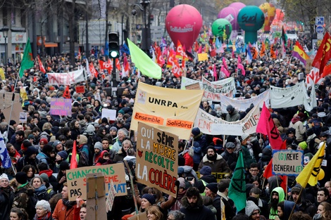 Paris fue el epicentro del paro con movilización en contra de la reforma jubilatoria.