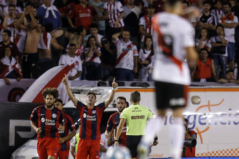 Gaich festeja el gol del 1-0. El delantero fue indomable para River.