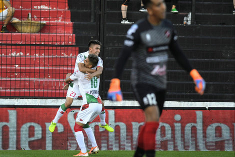 Superliga: Vélez Sarsfield venció en Paraná y se prende arriba