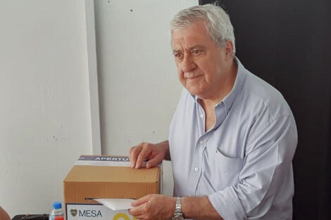 Ameal, al momento de emitir su voto.