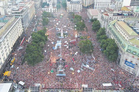 Cristina Kirchner y Alberto Fernández en el cierre en Plaza de Mayo.