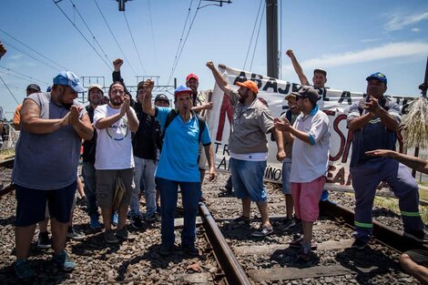 Los despedidos del tren Roca levantaron el corte de vías