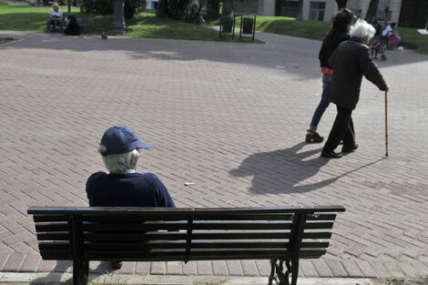 Sumas fijas para jubilados, AUH y salarios mínimos y alivio en los créditos Argenta