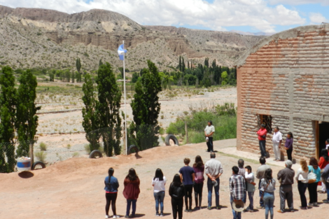 Una sala para agregar valor a la producción de frutas en Humahuaca 