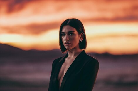 La inglesa Dua Lipa sacó Future Nostalgia, funkoso simple que funciona como adelanto de su inminente segundo disco.