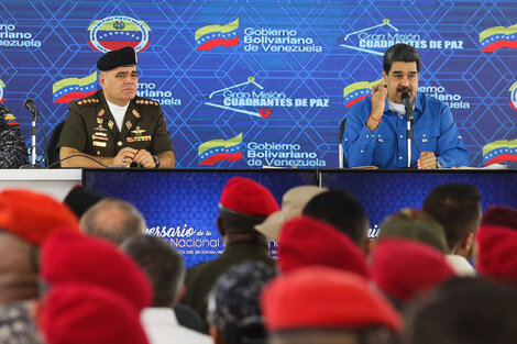 El ministro Vladimir Padrino López junto al presidente Nicolás Maduro. 