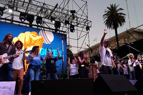 "Inconsciente colectivo", la canción en homenaje a la solidaridad que sonó en 400 ciudades