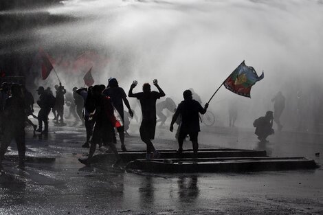 Piden la renuncia del intendente de Santiago