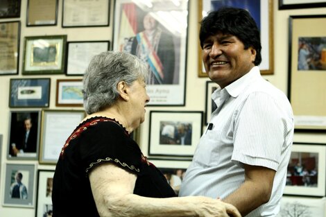 Evo Morales con las Madres en la Plaza de Mayo