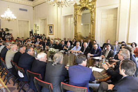 Alberto Fernandez durante la firma del Compromiso Argentinio para el Desarrollo y la Solidaridad. 