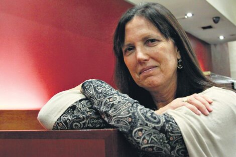 Claudia Piñeiro: "Hay que iniciar a las personas para que sean lectoras"