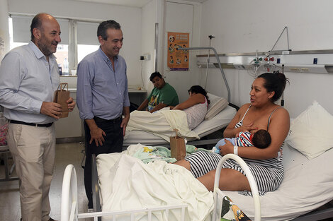 Javkin y el secretario de Salud visitaron a las flamantes madres.  (Fuente: Sebastián Granata)