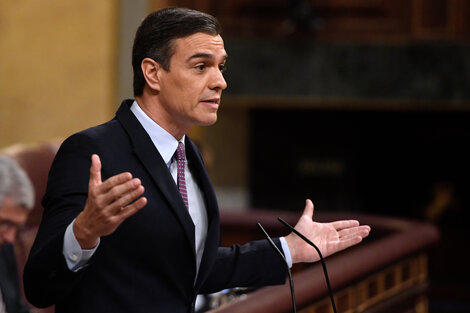 Sánchez defiende su prograna de gobierno en el parlamento español.