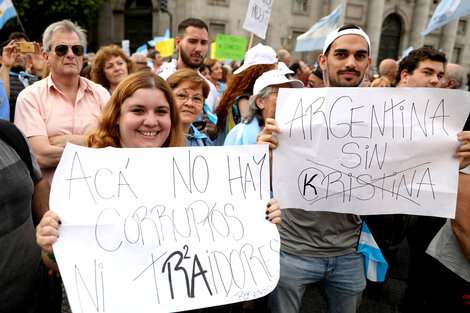 ¿Por qué alguien cree lo no creíble y lo reproduce?