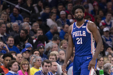 NBA: Se dislocó el dedo, horrorizó a todos y al rato ya estaba jugando