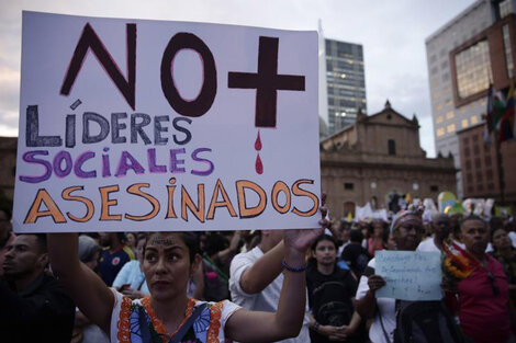 Los colombianos exigen en las calles que frene la violencia contra los líderes sociales. 