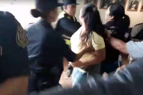 La Policía golpeó a trabajadoras municipales de General Güemes