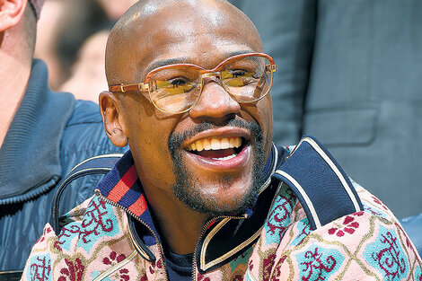 Mayweather no la pasó bien en un partido de básquet a beneficio.