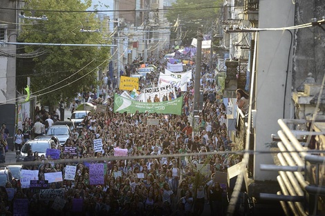 La multitudinaria marcha y paro en Rosario durante el último Día Internacional de la Mujer.