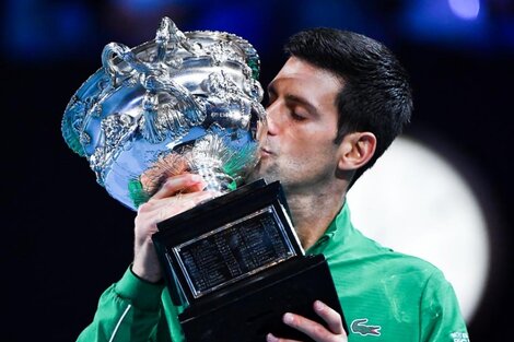 Djokovic levanta el trofeo en Australia