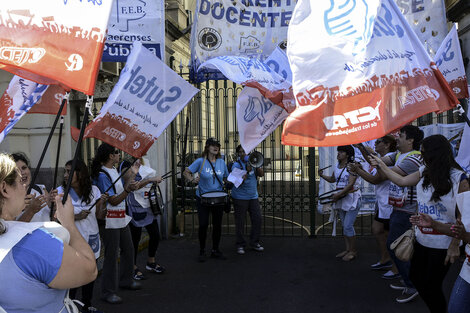 Docentes bonaerenses: aumento, pero con suma remanente postergada