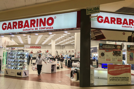 Garbarino cuenta con más de 200 locales. La deuda asciende a unos 7000 millones de pesos.