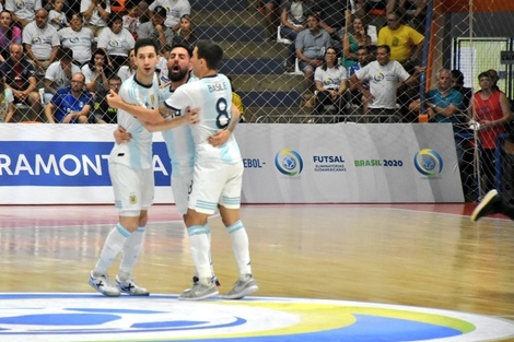 Futsal: Festejo ante Brasil y título de visitante