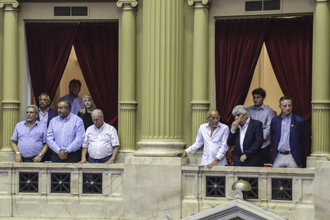 Héctor Daer y Hugo Moyano ayer en los palcos del Congreso.