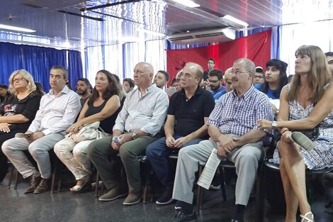 Los referentes político-partidarios y el intendente Javkin en el homenaje a Estévez Boero.