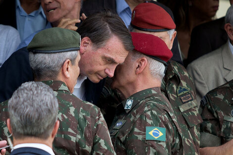 Bolsonaro refuerza el perfil militar de su gobierno