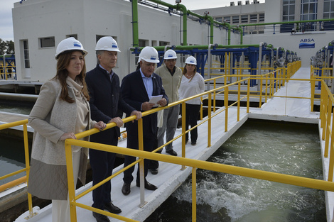 Mauricio Macri y María Eugenia Vidal hicieron un acto en una planta potabilizadora de Ensenada.