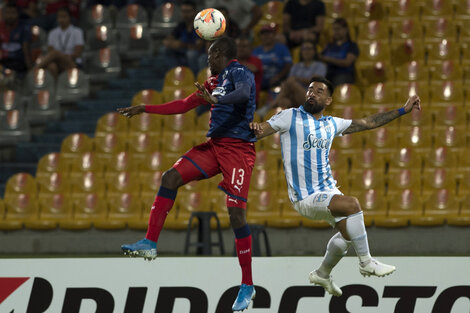 Atlético Tucumán perdió en Medellín sólo por un gol