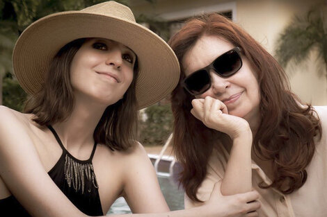 Florencia junto a su madre, Cristina Fernández de Kirchner (Fuente: NA)