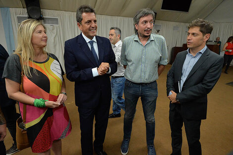 Cristina Alvarez Rodríguez, Sergio Massa, Máximo Kirchner y Axel Kicillof, ayer, en La Plata.