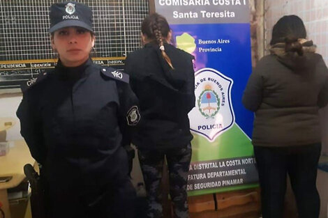 Dos ladronas de uniforme