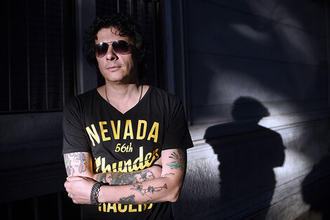 Delgado es el autor de todas las canciones del disco (excepto “Leona”, coescrita junto a Acho Estol).